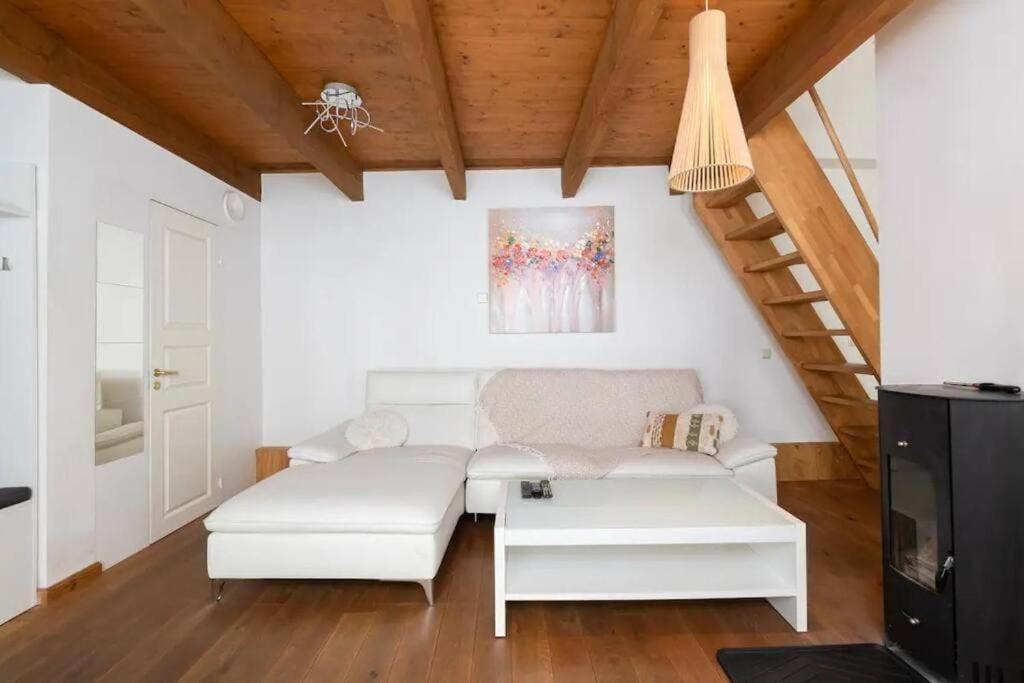 شقة Cozy 3 Story House In Old Town تالين المظهر الخارجي الصورة